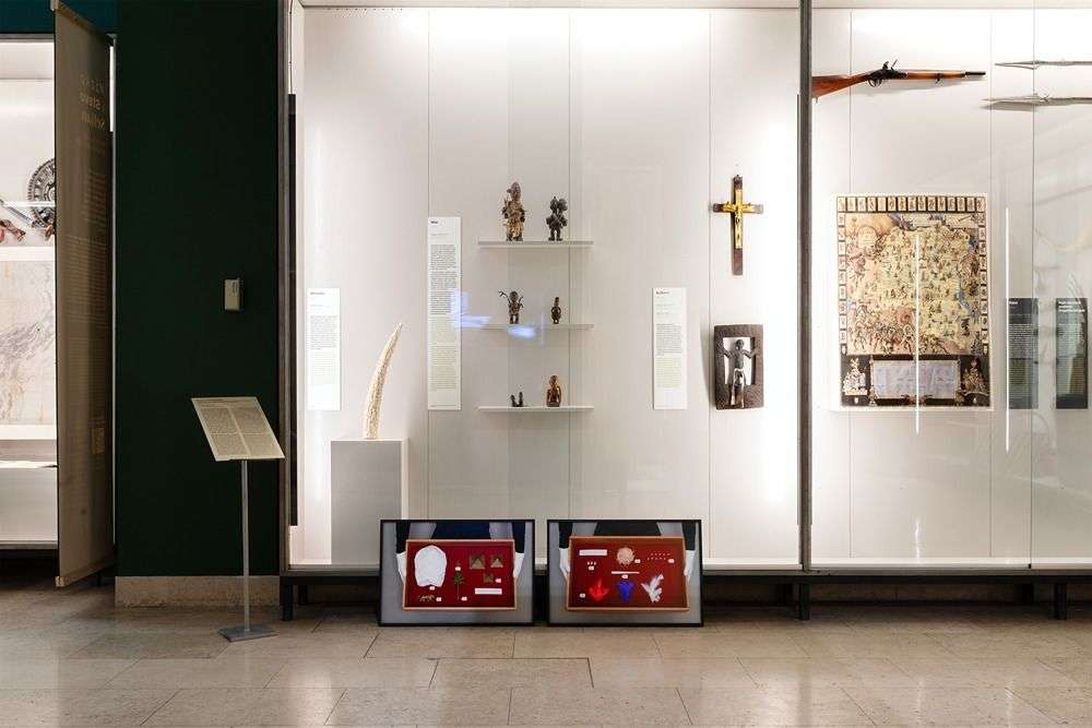 Početnica likovne kritike: "Lokalna povijest, zaboravljena povezivanja i repozitoriji identiteta"